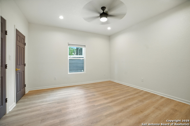 Image 24 of 34 For 2731 Houston E