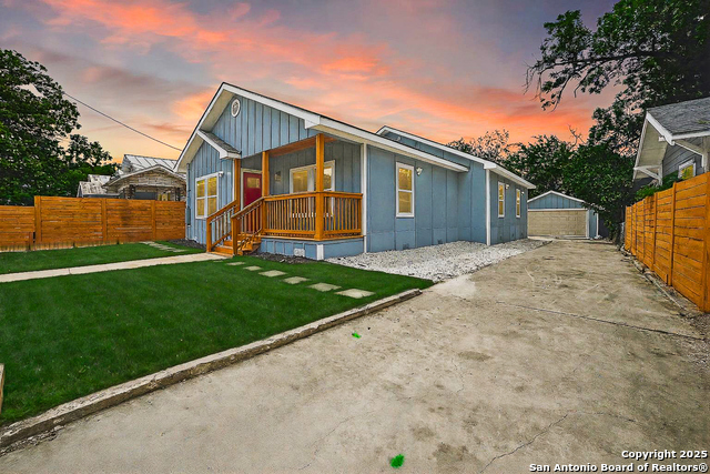 Image 3 of 34 For 2731 Houston E