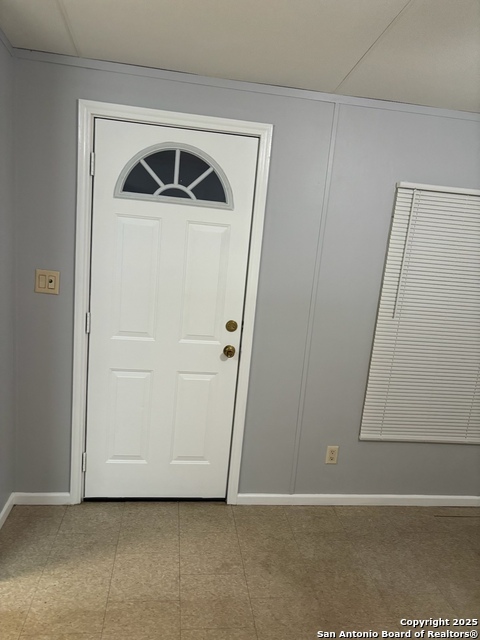 Image 11 of 17 For 927 Bowen  