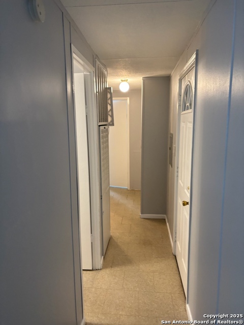Image 13 of 17 For 927 Bowen  