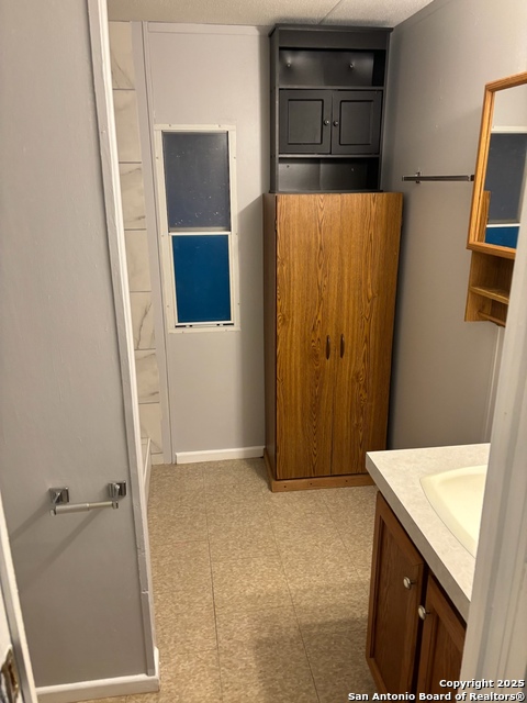 Image 3 of 17 For 927 Bowen  