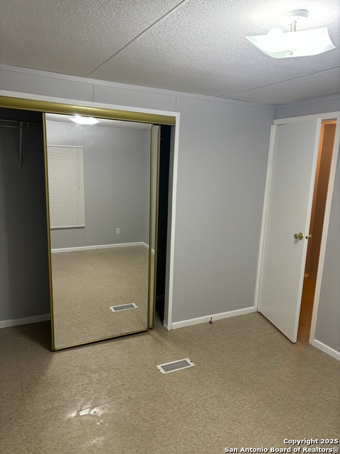 Image 7 of 17 For 927 Bowen  