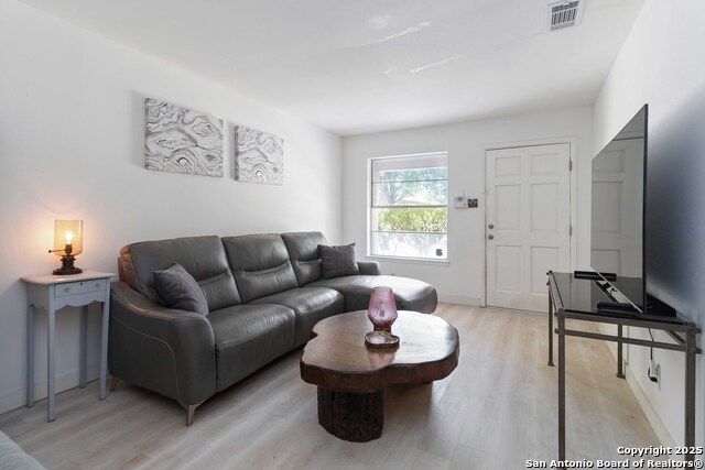Image 15 of 27 For 4602 Hollyridge