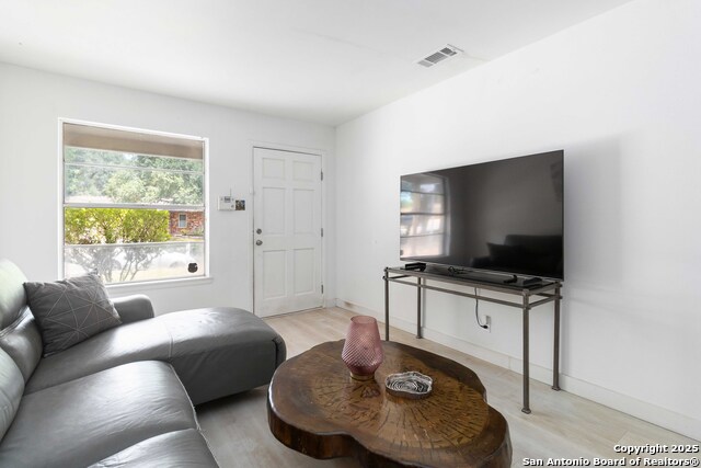 Image 16 of 27 For 4602 Hollyridge