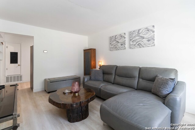 Image 17 of 27 For 4602 Hollyridge