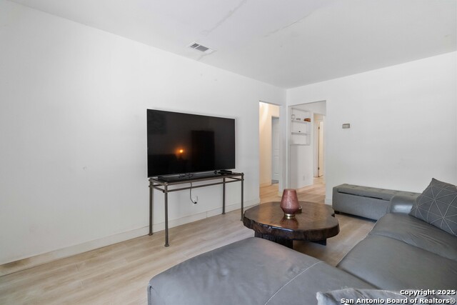 Image 18 of 27 For 4602 Hollyridge