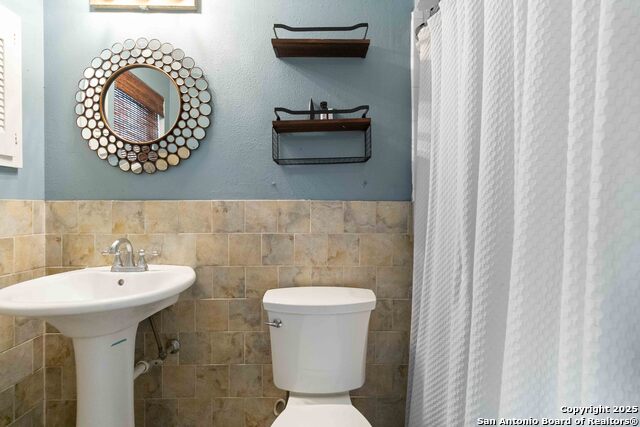 Image 21 of 27 For 4602 Hollyridge