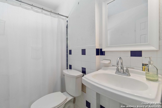 Image 24 of 27 For 4602 Hollyridge