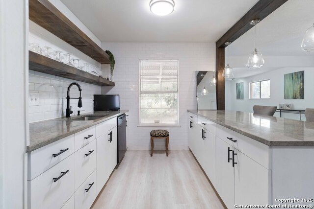 Image 4 of 27 For 4602 Hollyridge