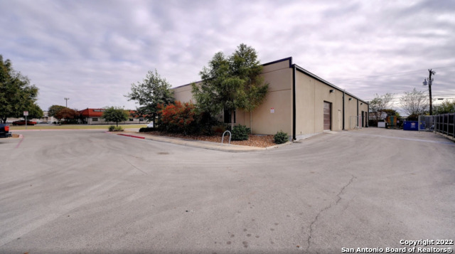 Listing photo id 2 for 4222 Gatecrest