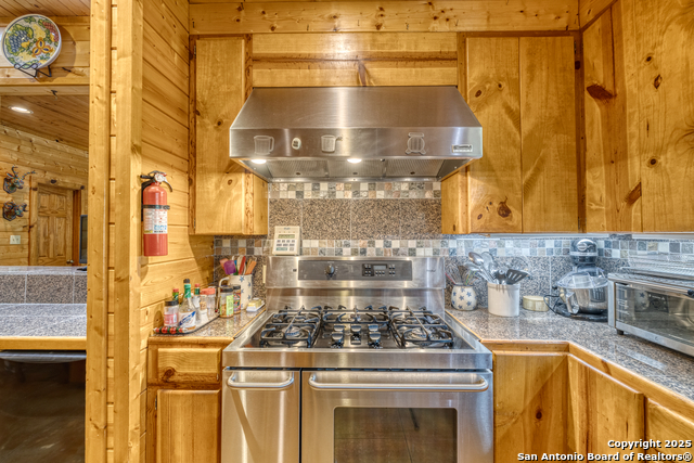 Listing photo id 12 for 4983 Ranch Road 1051