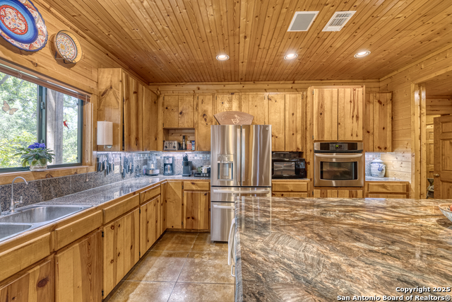 Listing photo id 14 for 4983 Ranch Road 1051
