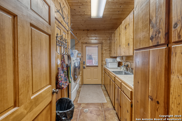 Listing photo id 16 for 4983 Ranch Road 1051