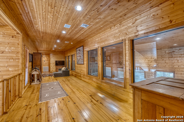 Listing photo id 33 for 4983 Ranch Road 1051