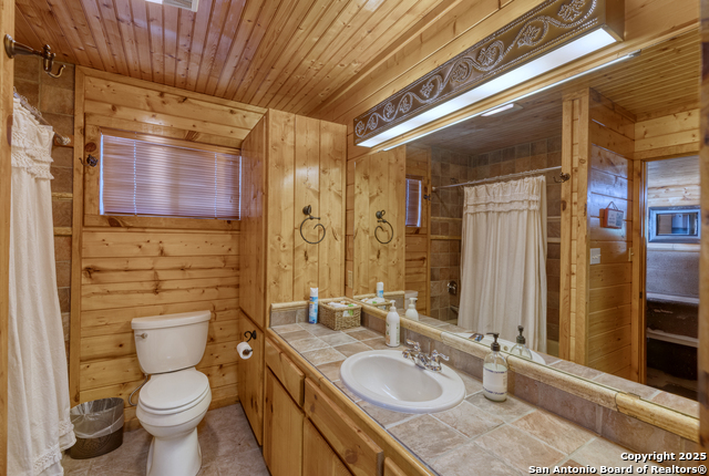 Listing photo id 37 for 4983 Ranch Road 1051