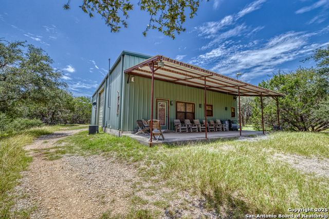 Listing photo id 41 for 4983 Ranch Road 1051