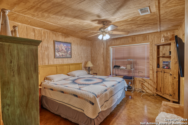 Listing photo id 45 for 4983 Ranch Road 1051