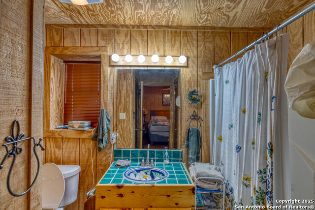 Listing photo id 46 for 4983 Ranch Road 1051
