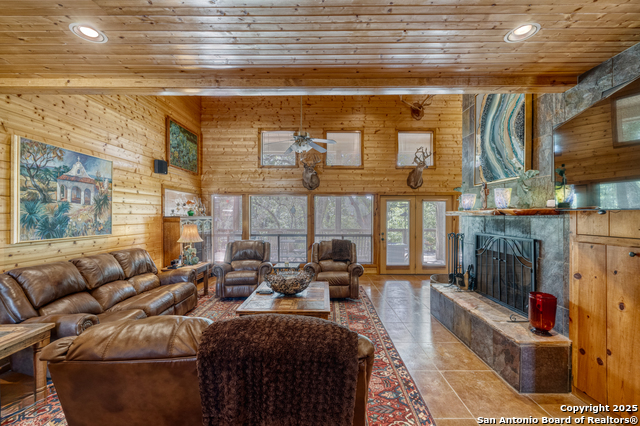 Listing photo id 3 for 4983 Ranch Road 1051