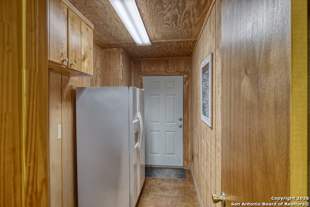 Listing photo id 48 for 4983 Ranch Road 1051