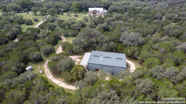 Listing photo id 65 for 4983 Ranch Road 1051