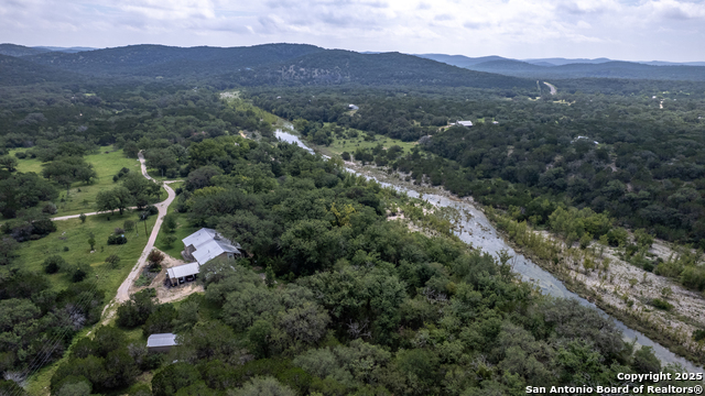 Listing photo id 66 for 4983 Ranch Road 1051