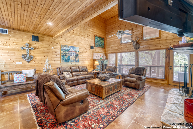 Listing photo id 5 for 4983 Ranch Road 1051