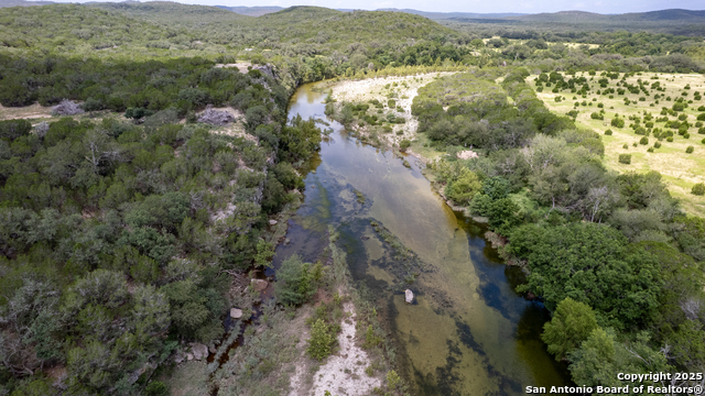 Listing photo id 70 for 4983 Ranch Road 1051