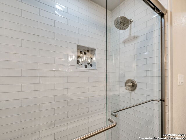 Image 17 of 29 For 7707 Broadway  6
