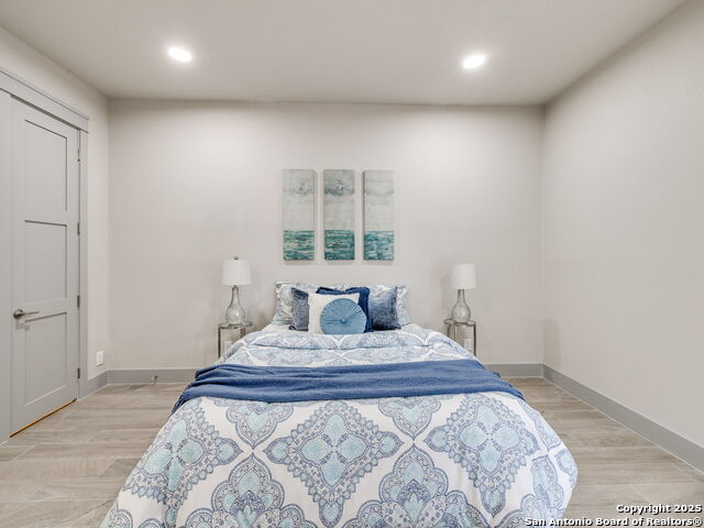 Image 18 of 29 For 7707 Broadway  6