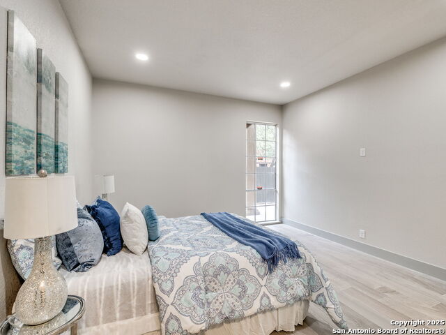 Image 19 of 29 For 7707 Broadway  6