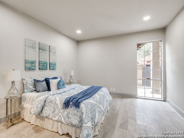Image 20 of 29 For 7707 Broadway  6