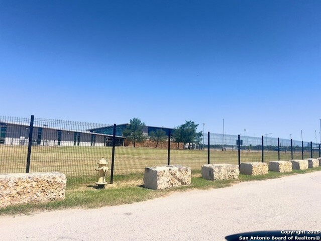 Image 2 of 9 For 4810 Loop 1604 S