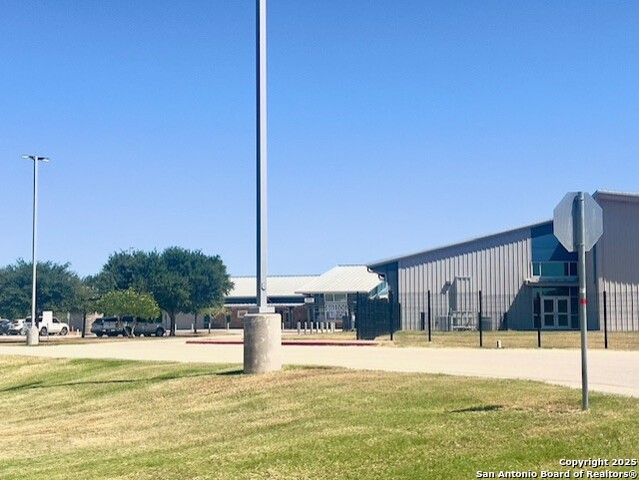 Image 3 of 9 For 4810 Loop 1604 S