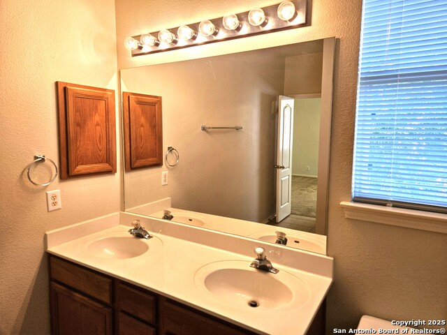 Image 16 of 22 For 237 Tapwood Ln