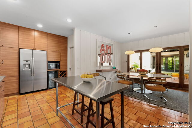 Image 11 of 25 For 531 Elmhurst Ave
