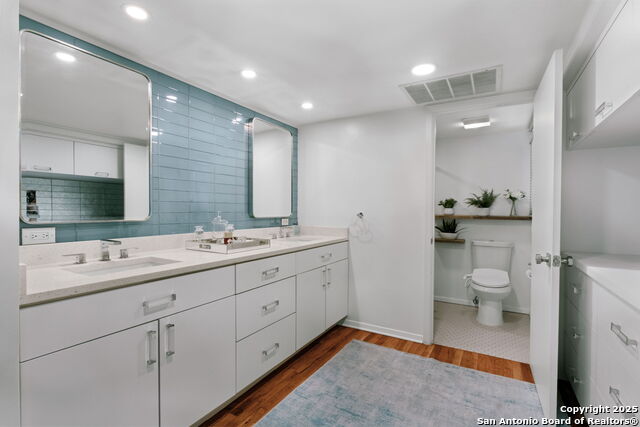 Image 18 of 25 For 531 Elmhurst Ave