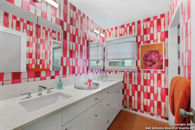 Image 21 of 25 For 531 Elmhurst Ave