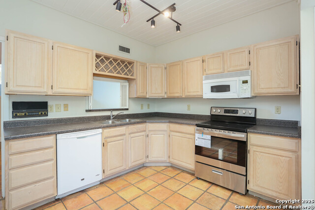 Image 9 of 31 For 3102 Eisenhauer  B16