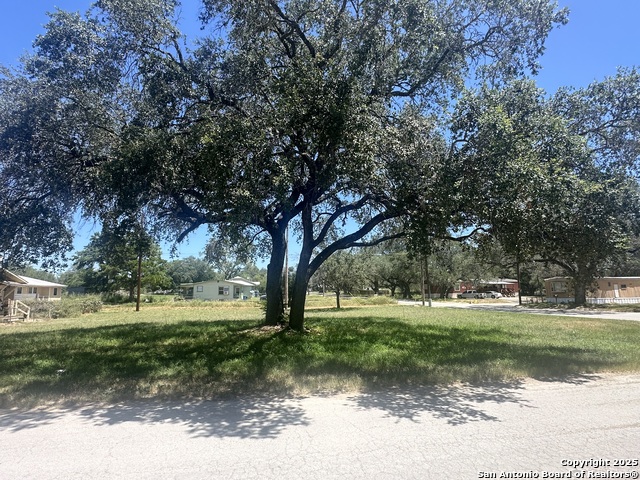 Listing photo id 2 for 400 Davis  