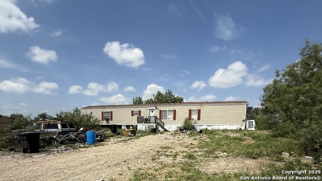 Listing photo id 2 for 2955 Buena Vista