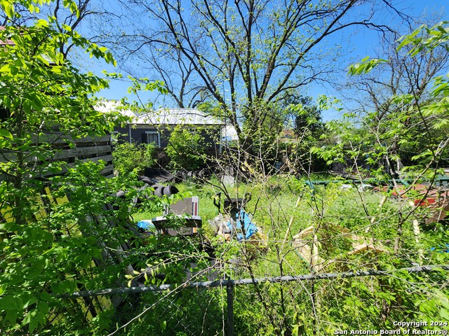 Image 11 of 15 For 513 Lamar St