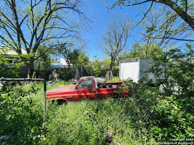 Image 12 of 15 For 513 Lamar St