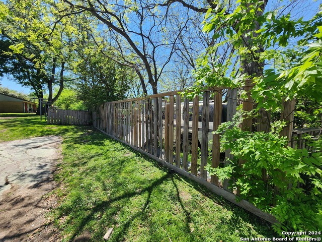 Image 13 of 15 For 513 Lamar St