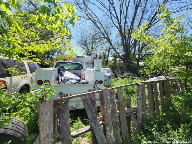 Image 14 of 15 For 513 Lamar St