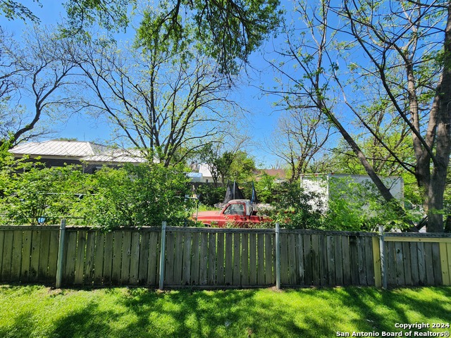 Image 15 of 15 For 513 Lamar St