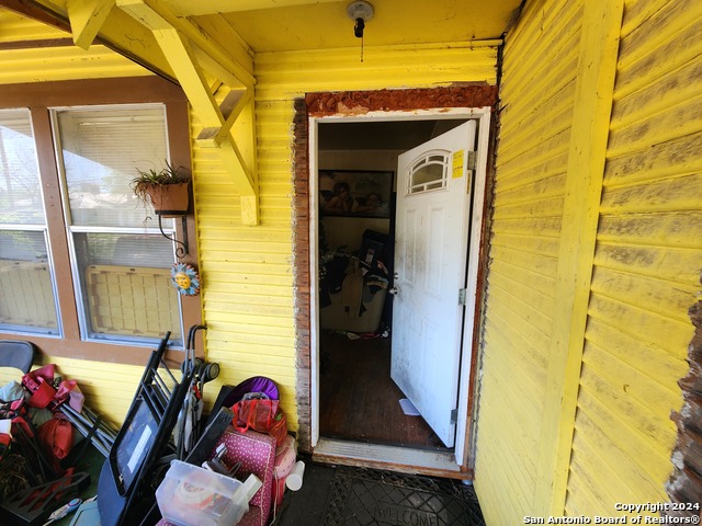 Image 2 of 15 For 513 Lamar St