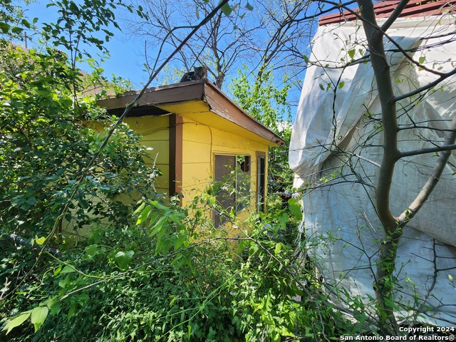 Image 8 of 15 For 513 Lamar St