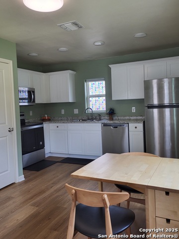 Listing photo id 8 for 312 Klein St E