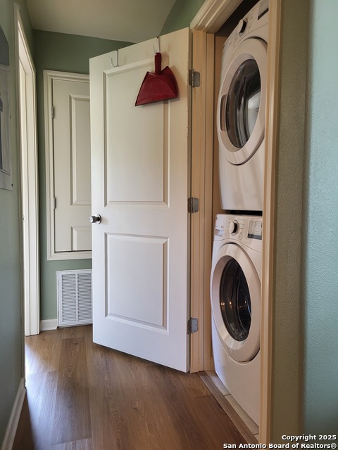 Listing photo id 12 for 312 Klein St E